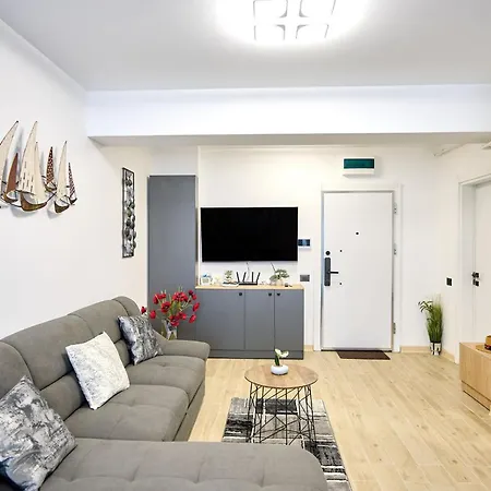 Apartment Adore Seaside In Infinity *