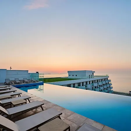 Adore Seaside In Infinity Apartment Mamaia