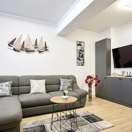 Apartment Adore Seaside In Infinity