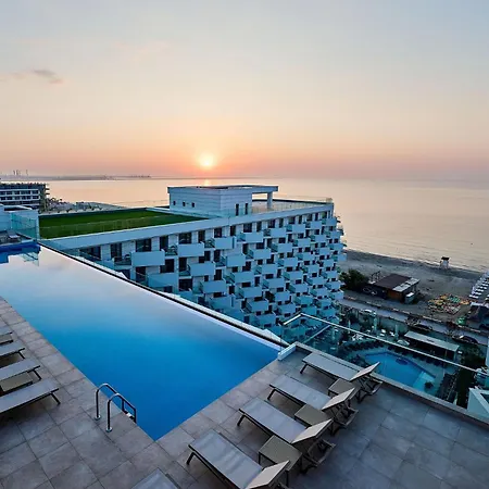 Adore Seaside In Infinity Apartment