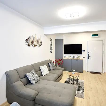 Apartment Adore Seaside In Infinity *